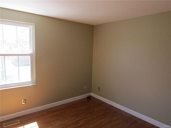 3rd image of 102 Marco Ln