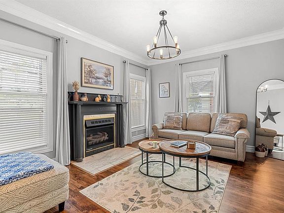 4th image of 217 E Union St