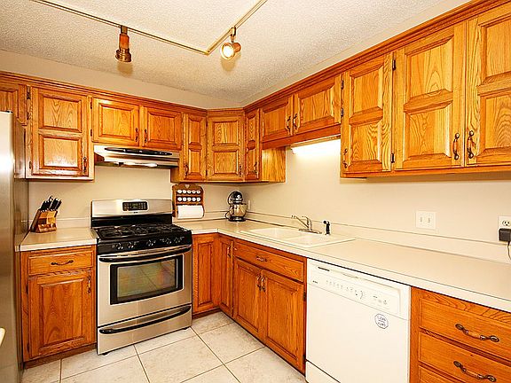 5th image of 8365 Queen Ct N