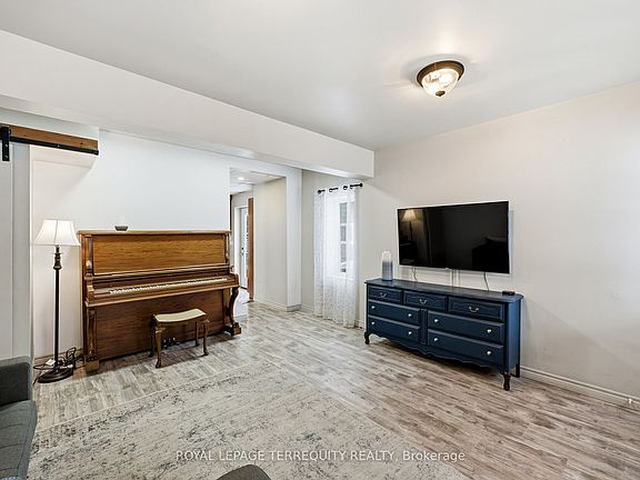 5th image of 39 Raglan St S