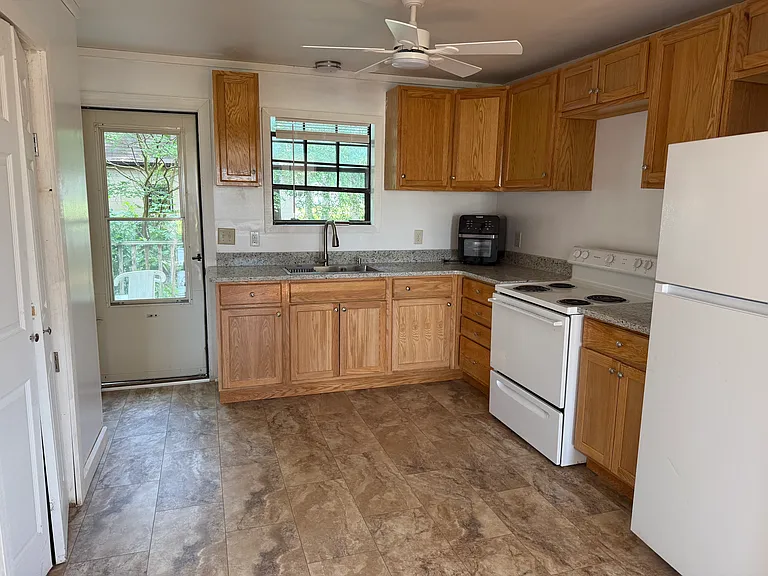 6004 Graston Ave — Photo 8