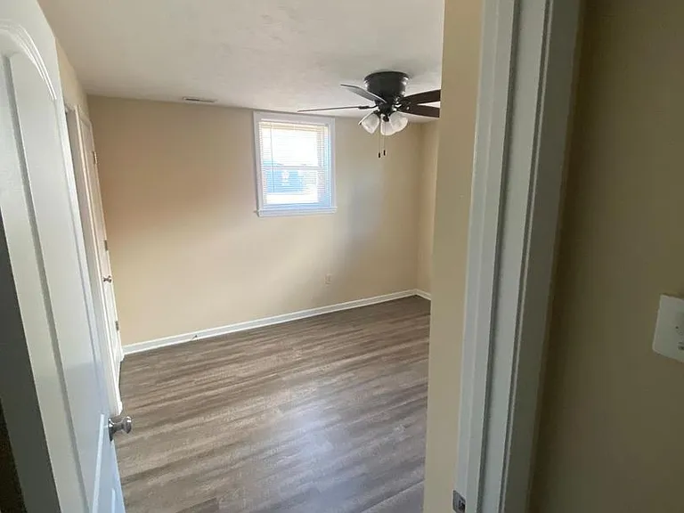 309-311 Robinhood Ln — Photo 9