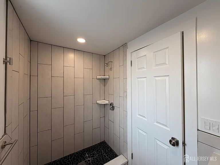 1020 Raritan Ave — Photo 20