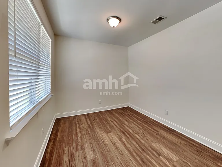 1002 Merlot Ct — Photo 6