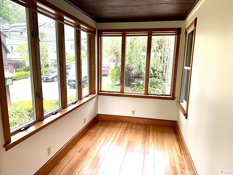 39 Newland Rd — Photo 2