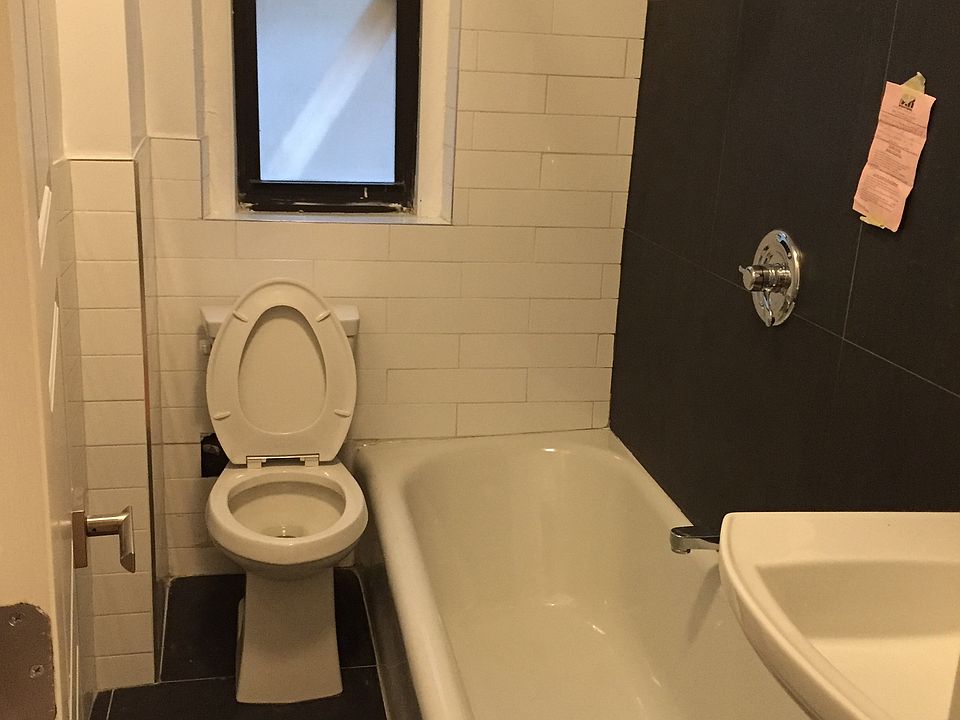 2nd image of 2995 Botanical Sq APT 5L