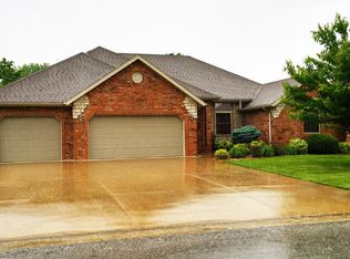 717 N Milton Dr, Nixa, MO 65714