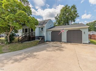 8448 Jennings Rd, Olmsted Township, OH 44138