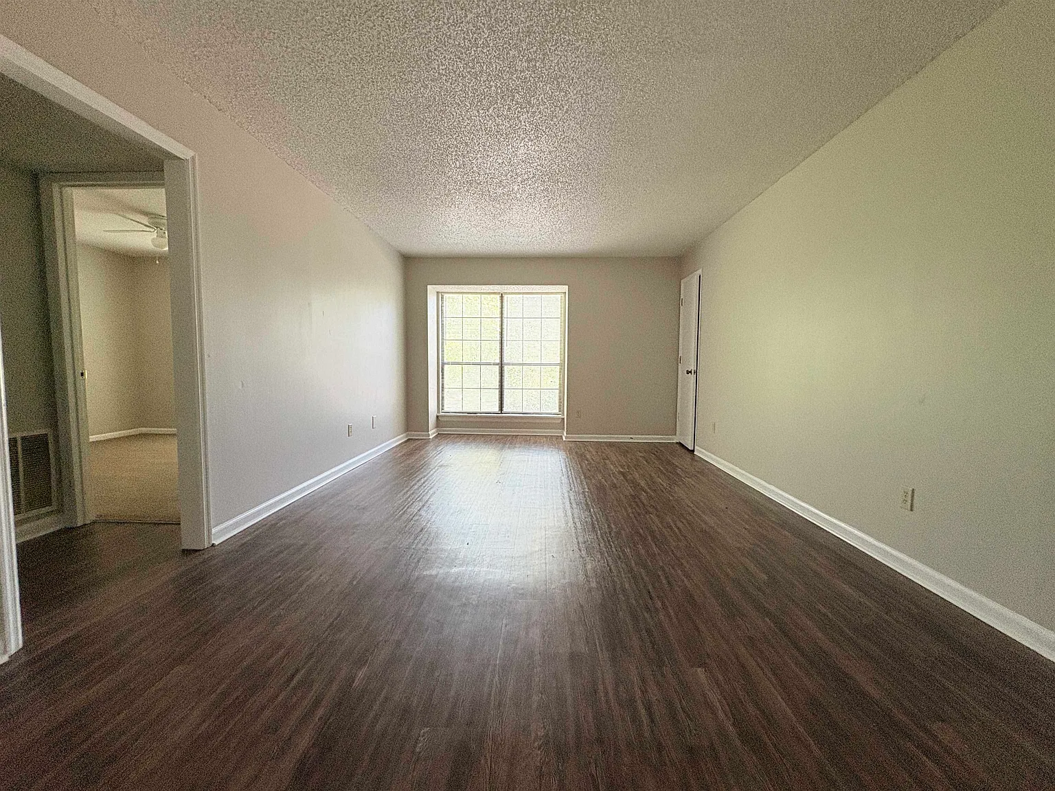 2 bed, 1000 sqft, $1,100 — Photo 3