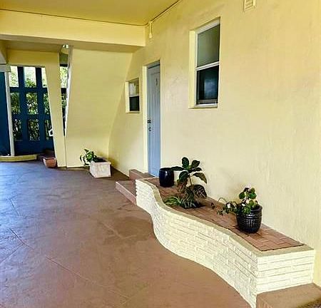 5th image of 910 Bay Dr APT 9