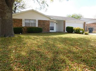 932 Pepperidge Ct, Lancaster, TX 75134
