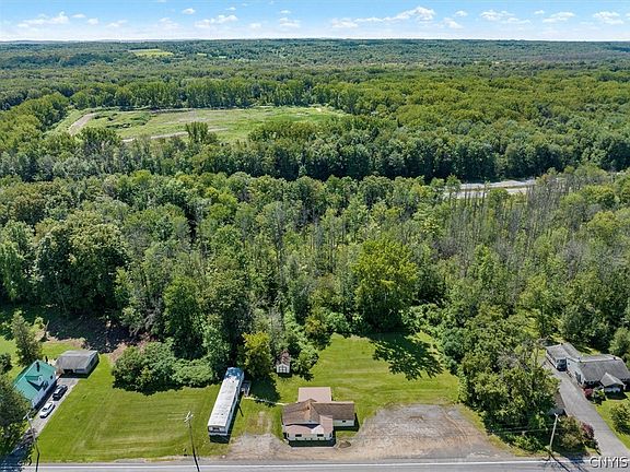 4th image of 8460 Old River Rd