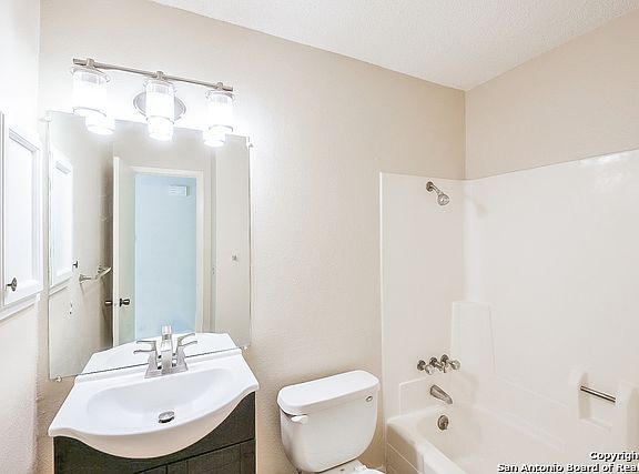 4th image of 9706 Meadow Dr