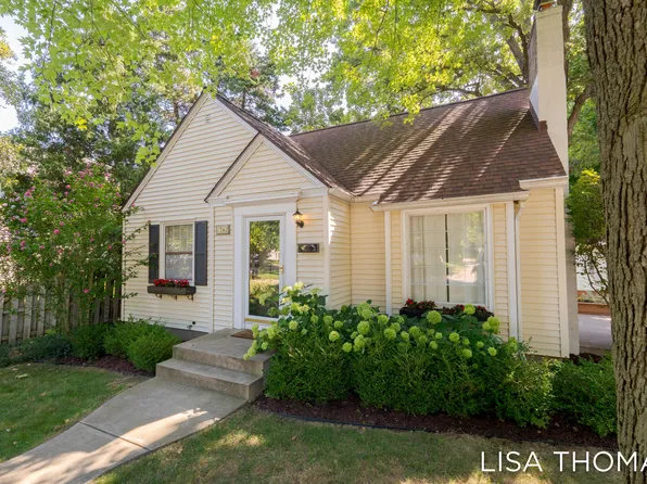 1762 Warwick Rd SE, East Grand Rapids, MI 49506