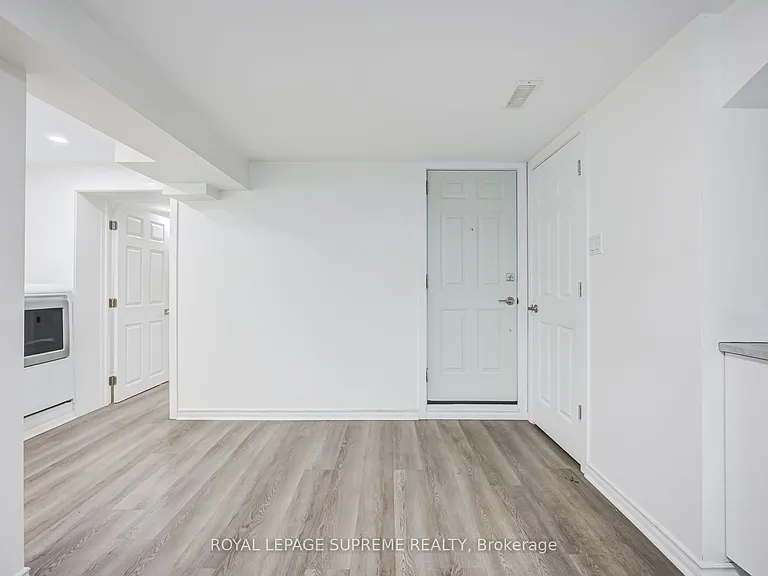 27 Dalrymple Dr — Photo 3