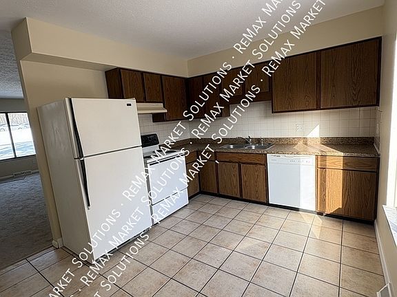 3rd image of 2398 Echo Valley Dr