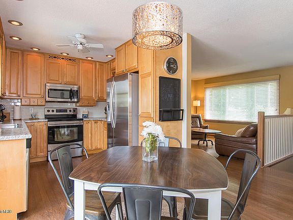 5th image of 128 Sherwood Dr
