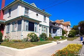 2nd image of 221 Keokuk St