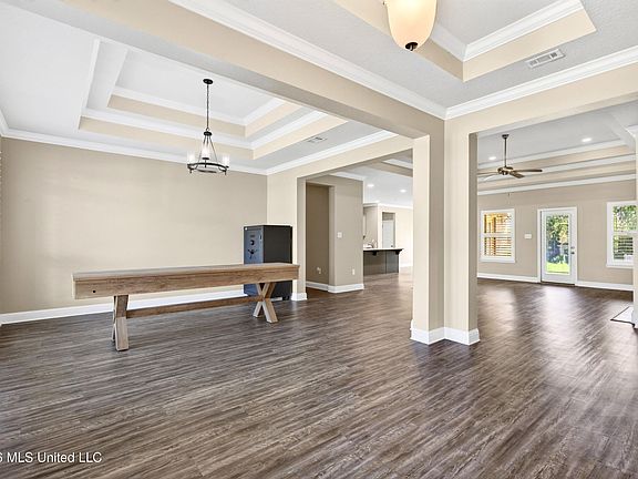4th image of 13438 Mayfair Ln