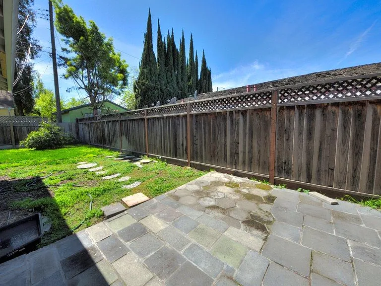 1282 Normandy Way — Photo 16