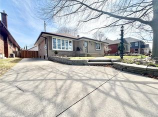 6902 Dell Ave, Niagara Falls, ON L2G 4V8