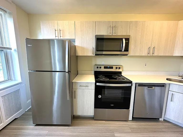 Queen Lane Manor — Photo 12