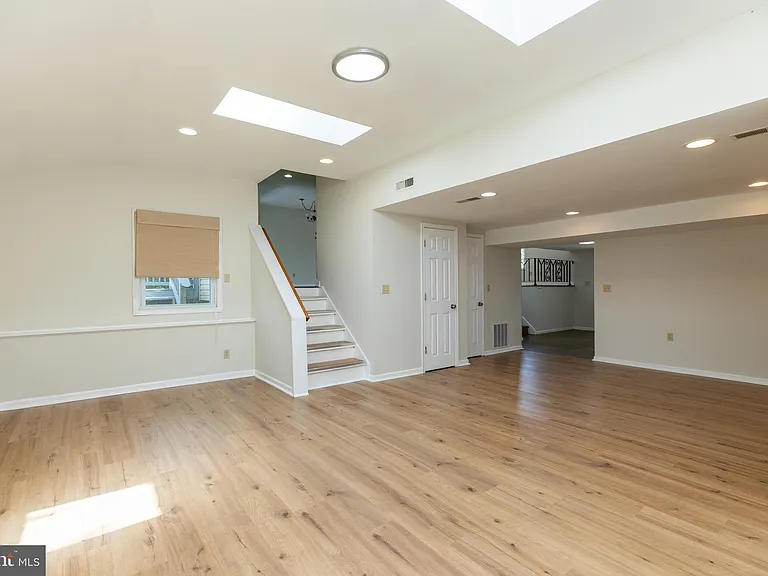 6013 Madeline Dr — Photo 13