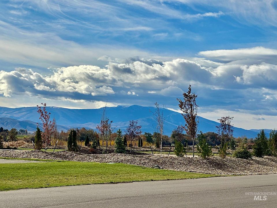 2nd image of 21 Skyline Dr