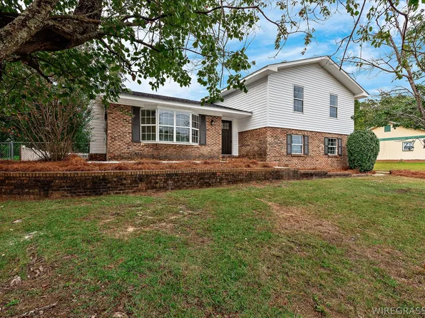 141 Simpson Dr, Daleville, AL 36322