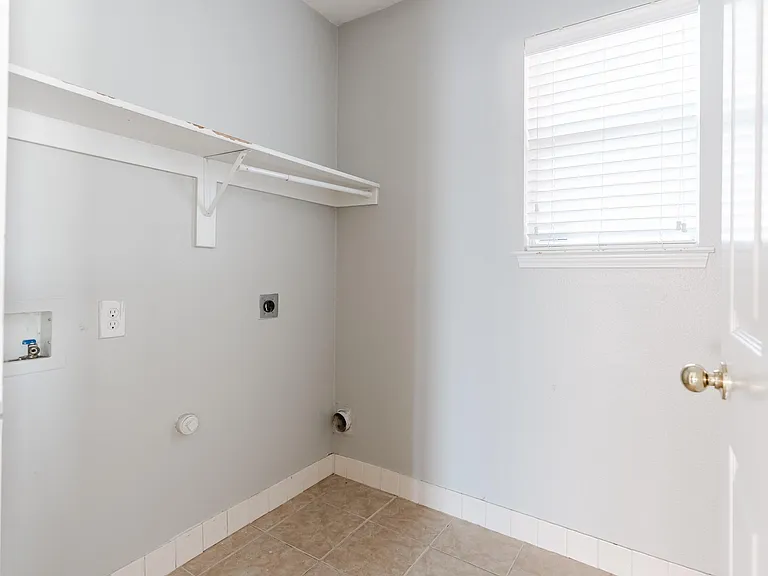 1514 Clear Creek Dr — Photo 3