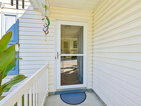 3rd image of 4841 Silverdene St