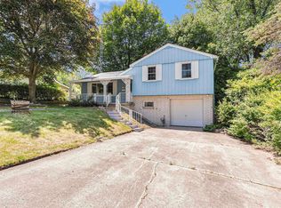 805 Forest Dr, Fenton, MI 48430