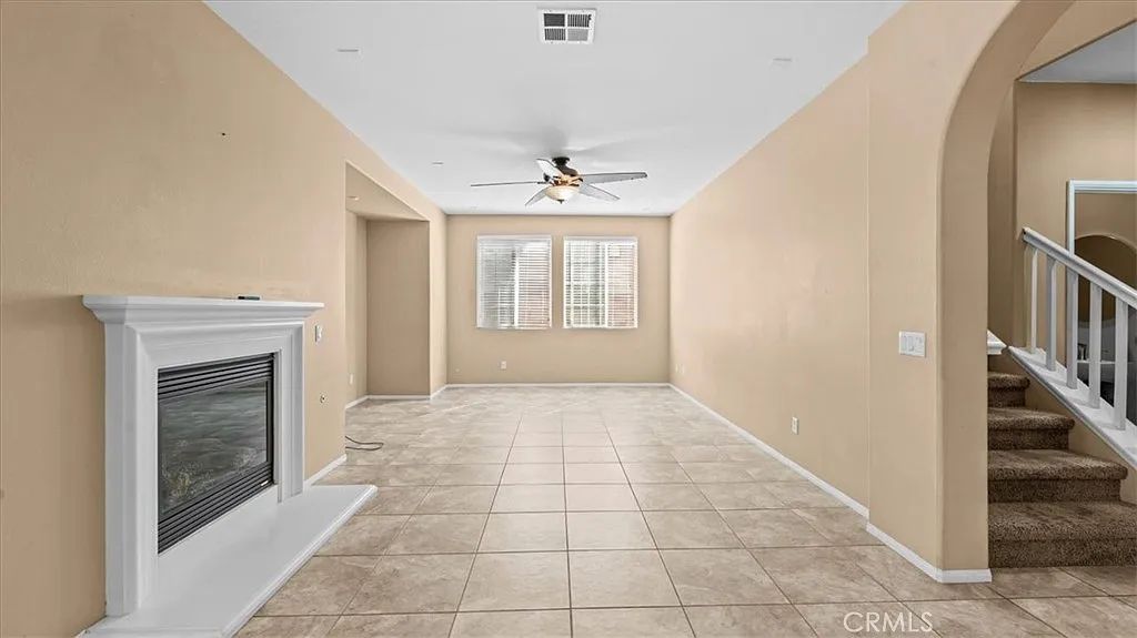4 bed, 2841 sqft, $4,000 — Photo 4