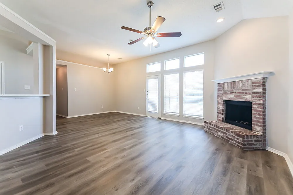 3 bed, 2.0 bath, 1473 sqft, $1,700 — Photo 4