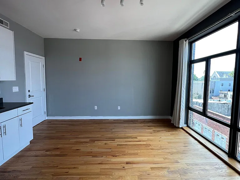 533 N Budd St #D3 — Photo 9