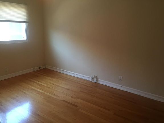 5th image of 127 E Buckthorn St APT 3