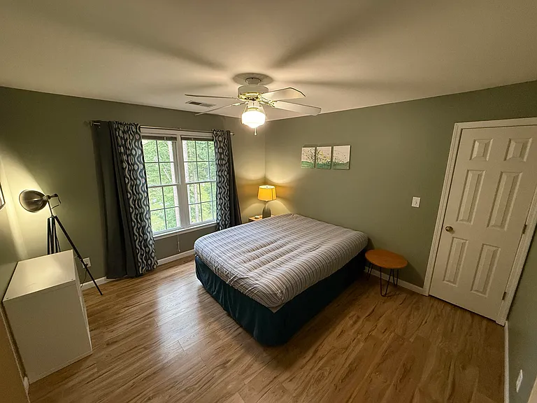 The $850 room with a walk in closet and lake views