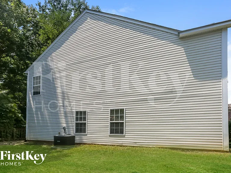 8605 Royal Bluff Dr — Photo 15