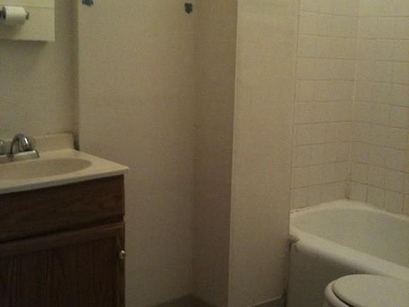 2nd image of 1829 W Foster Ave #3D