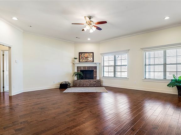 4th image of 1924 Florence Ave