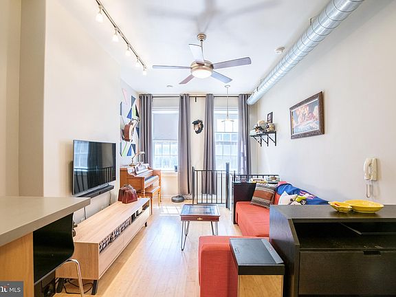 5th image of 411 S Carlisle St APT 1