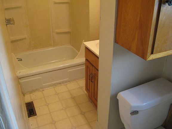 3rd image of 252 E Welch Ave