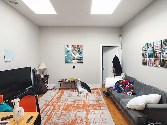 Rented by Manhattan Management LLC | media 12