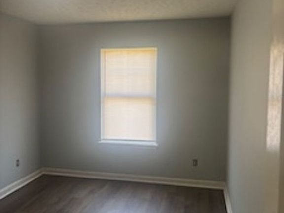 5th image of 1410 Standard Village Cir