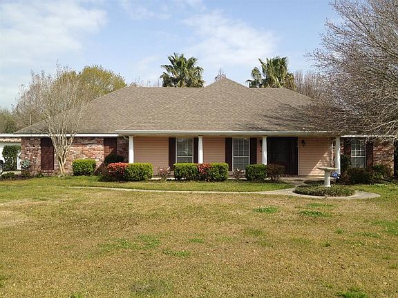 2nd image of 816 N Prairieview Dr