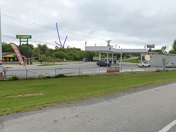 3rd image of 702 Industrial Dr