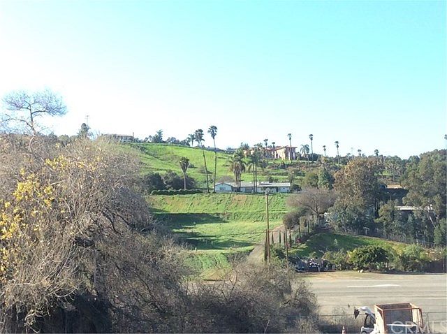 2nd image of 30940 Mission Rd