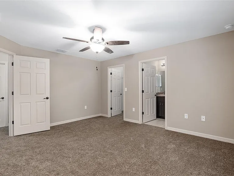 5587 NW 62nd Ave — Photo 12