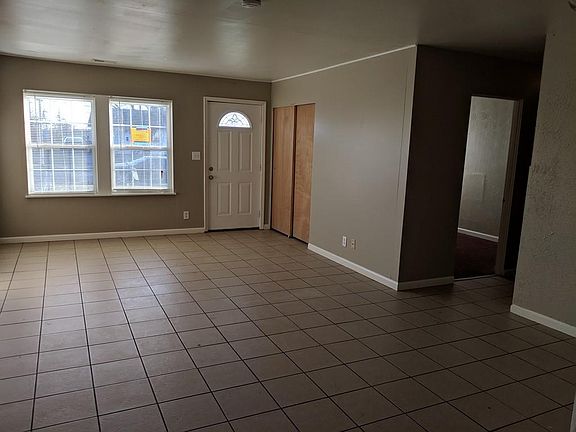 4th image of 3927 Larkspur Dr