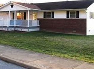 109 Belcher Ave, Hamlin, WV 25523